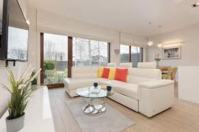 Three-Bedroom Family House with Garden Warsaw Nowa Wieś by Noclegi Renters